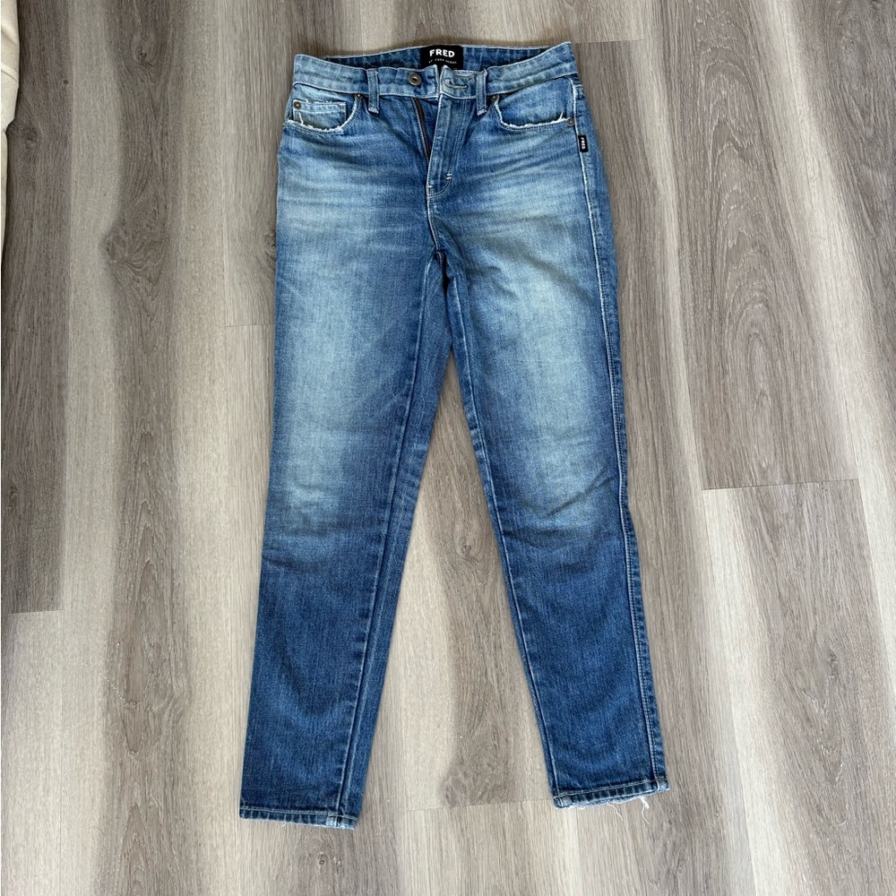 Rare Fred Segal Jeans-26
Slim fit
Beautiful like-new condition